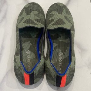 Rothy’s Olive Camo Flats - Size 6W (girls 4)